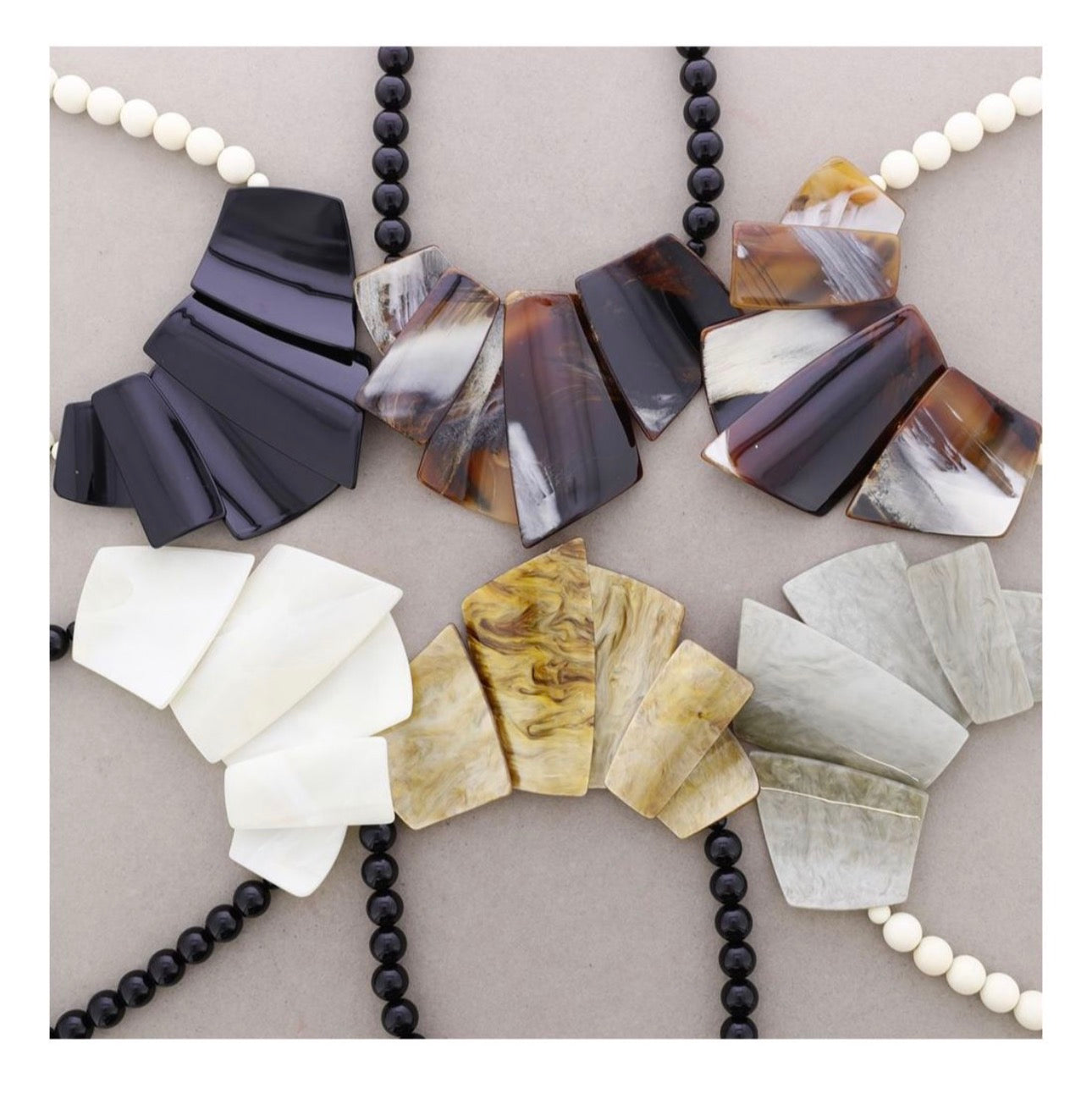 Collar Geométrico Resina