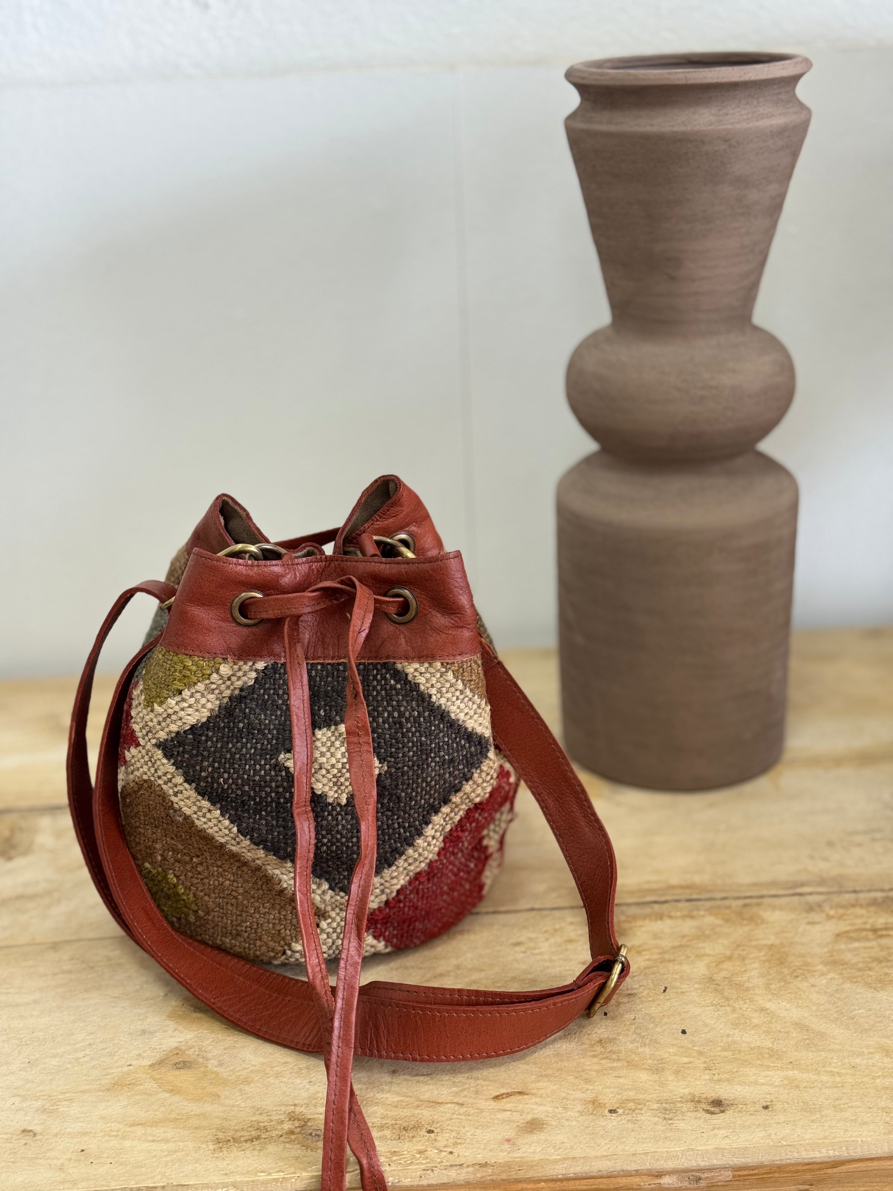 Bolso Piel Bombonera Yute 1