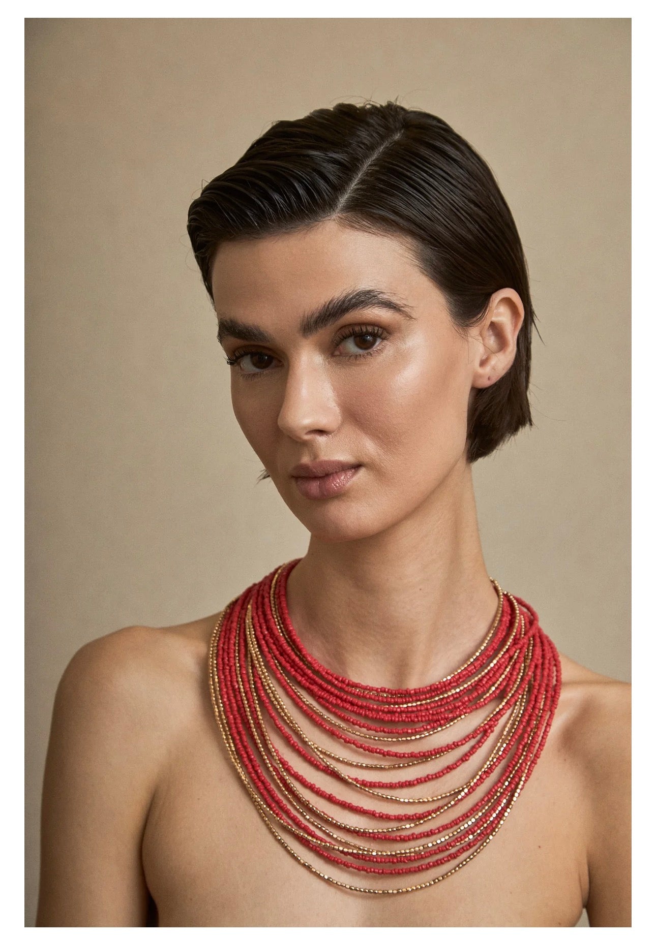Collar Múltiple Coral Dorado Latido