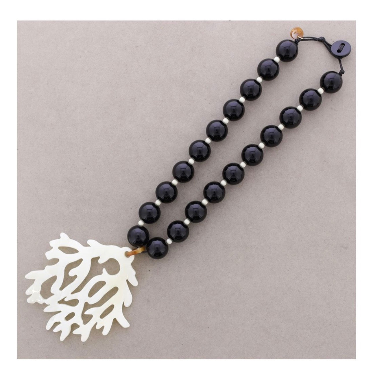 Collar Bolas y Coral