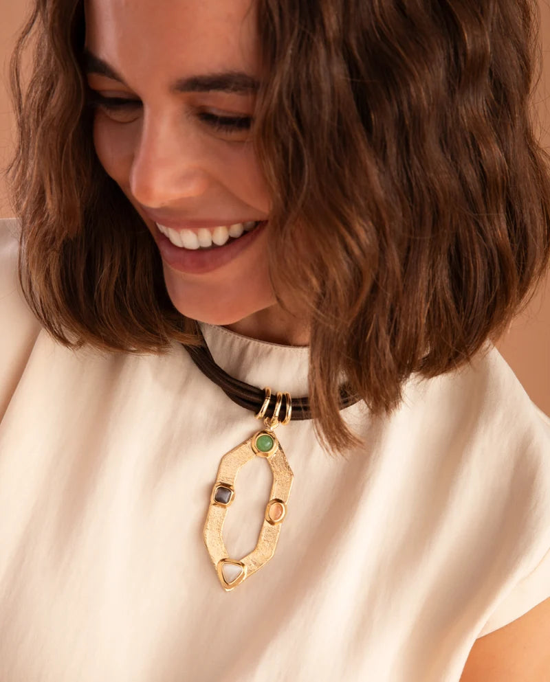 Collar Terrai Corto Émolo