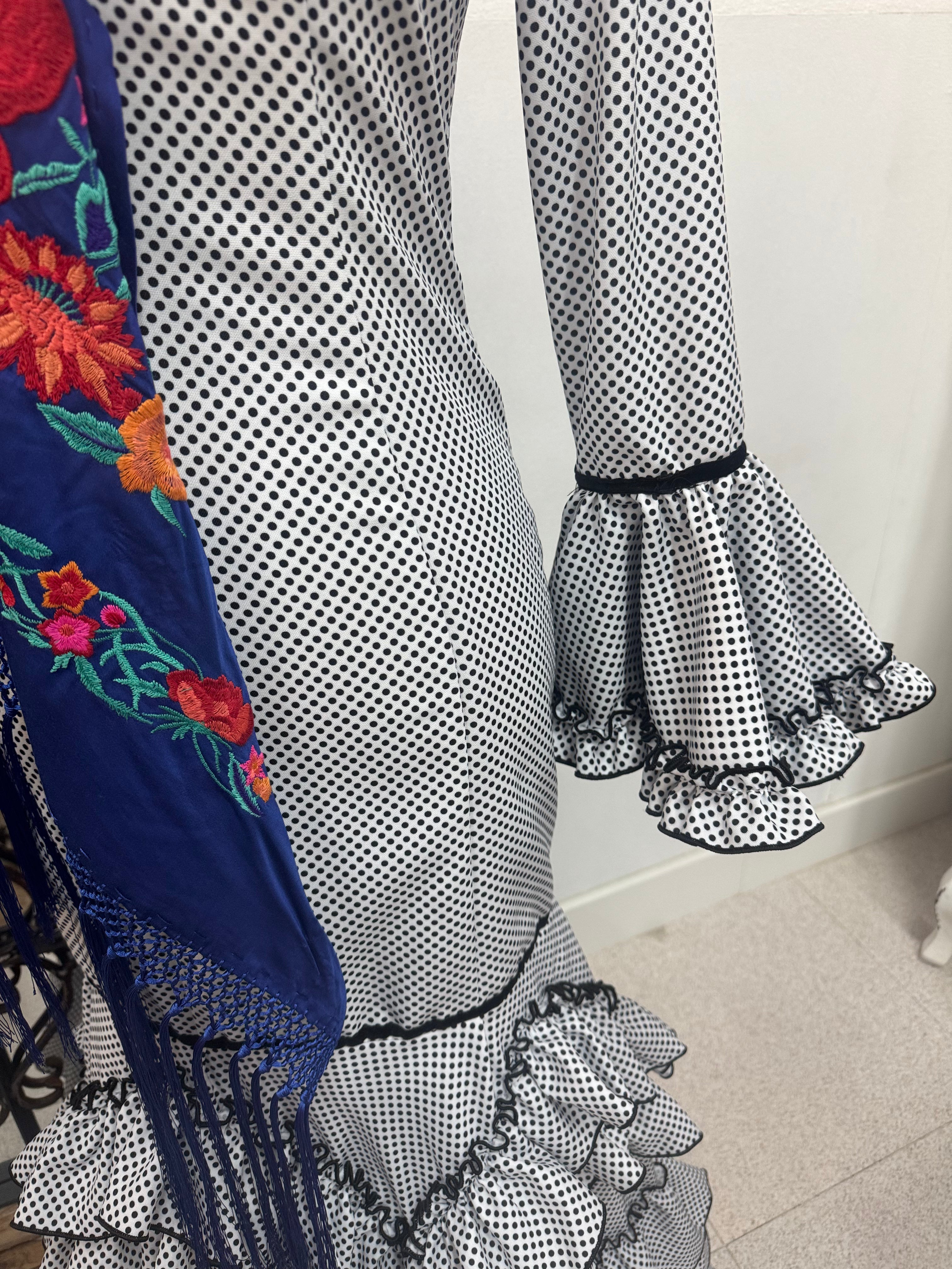 Traje Flamenca Mod. Madrid Blanco Lunar Negro