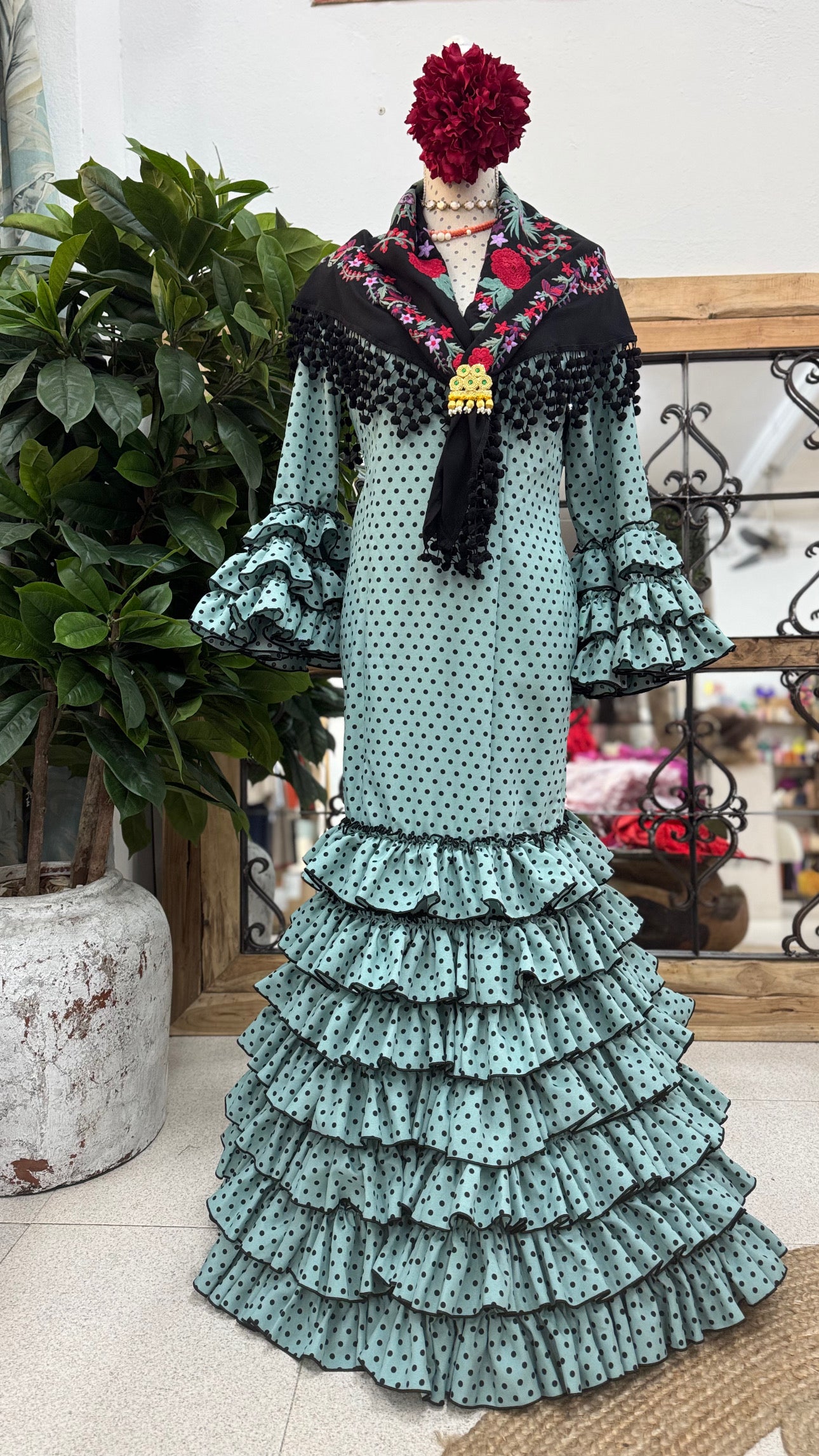 Traje de Flamenca Mod. Sevilla Verde lunar Negro