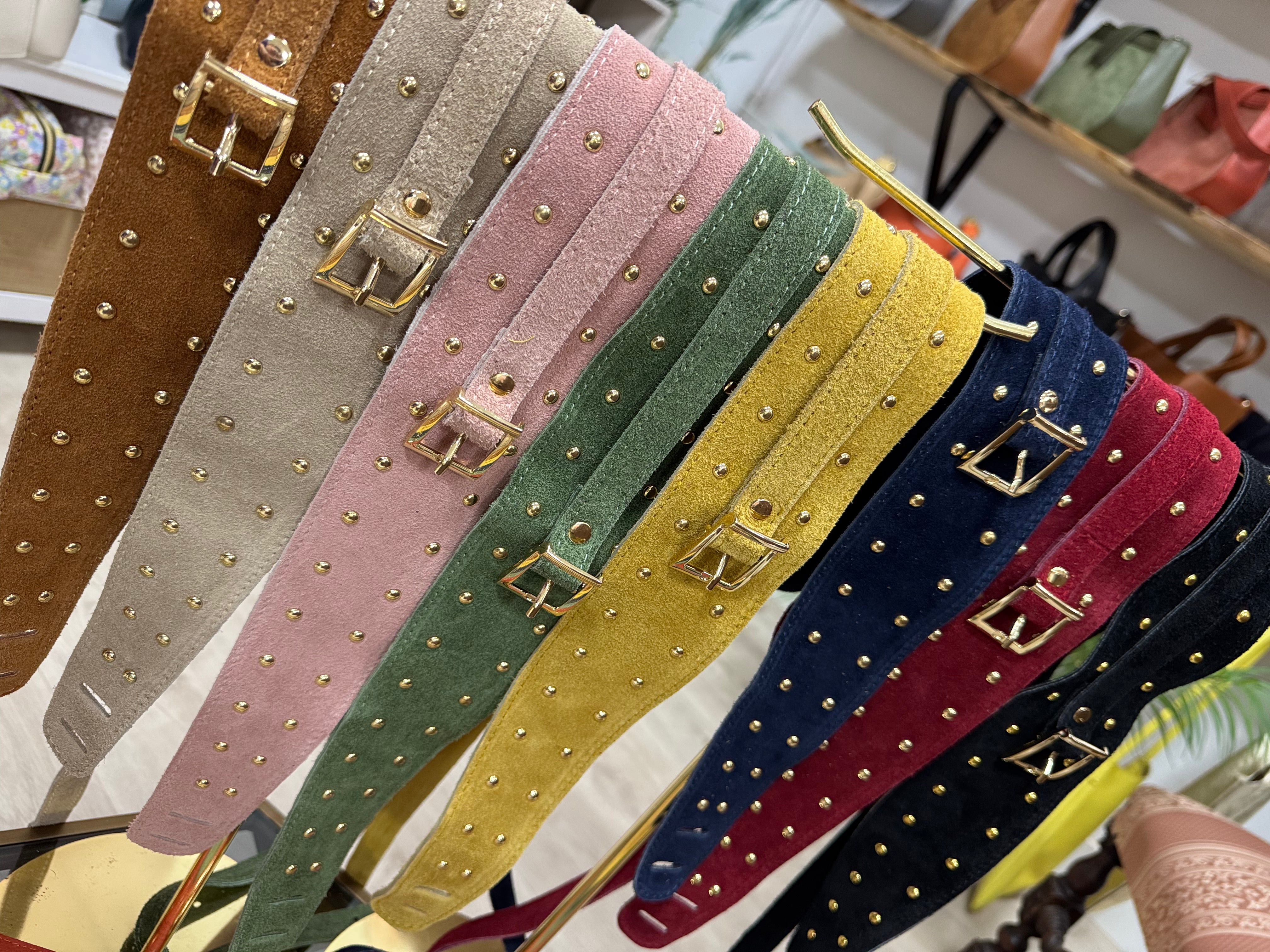 Cinturón de Piel Ante Tachas