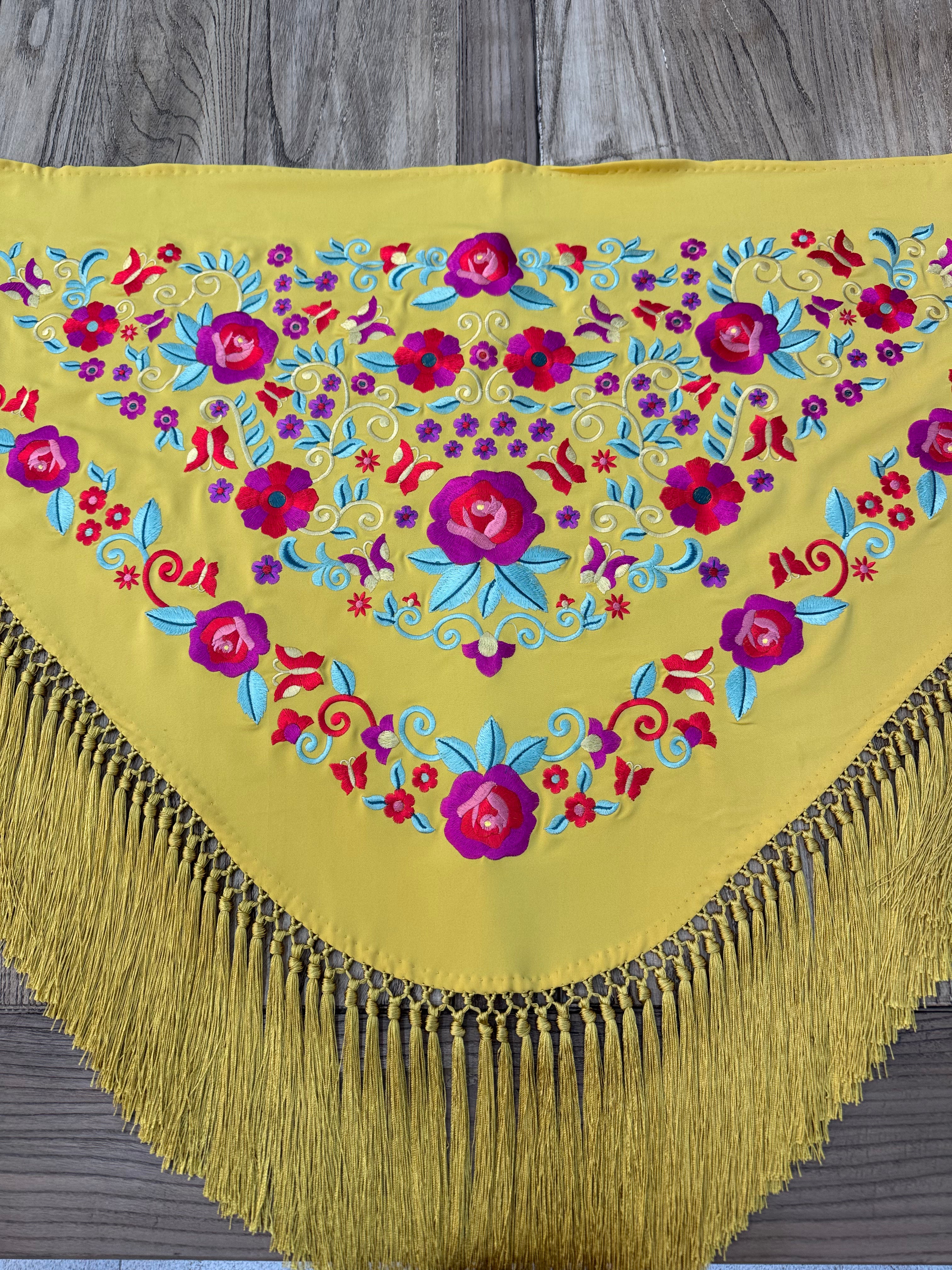 Mantoncillos Bordados en 18 Colores diferentes