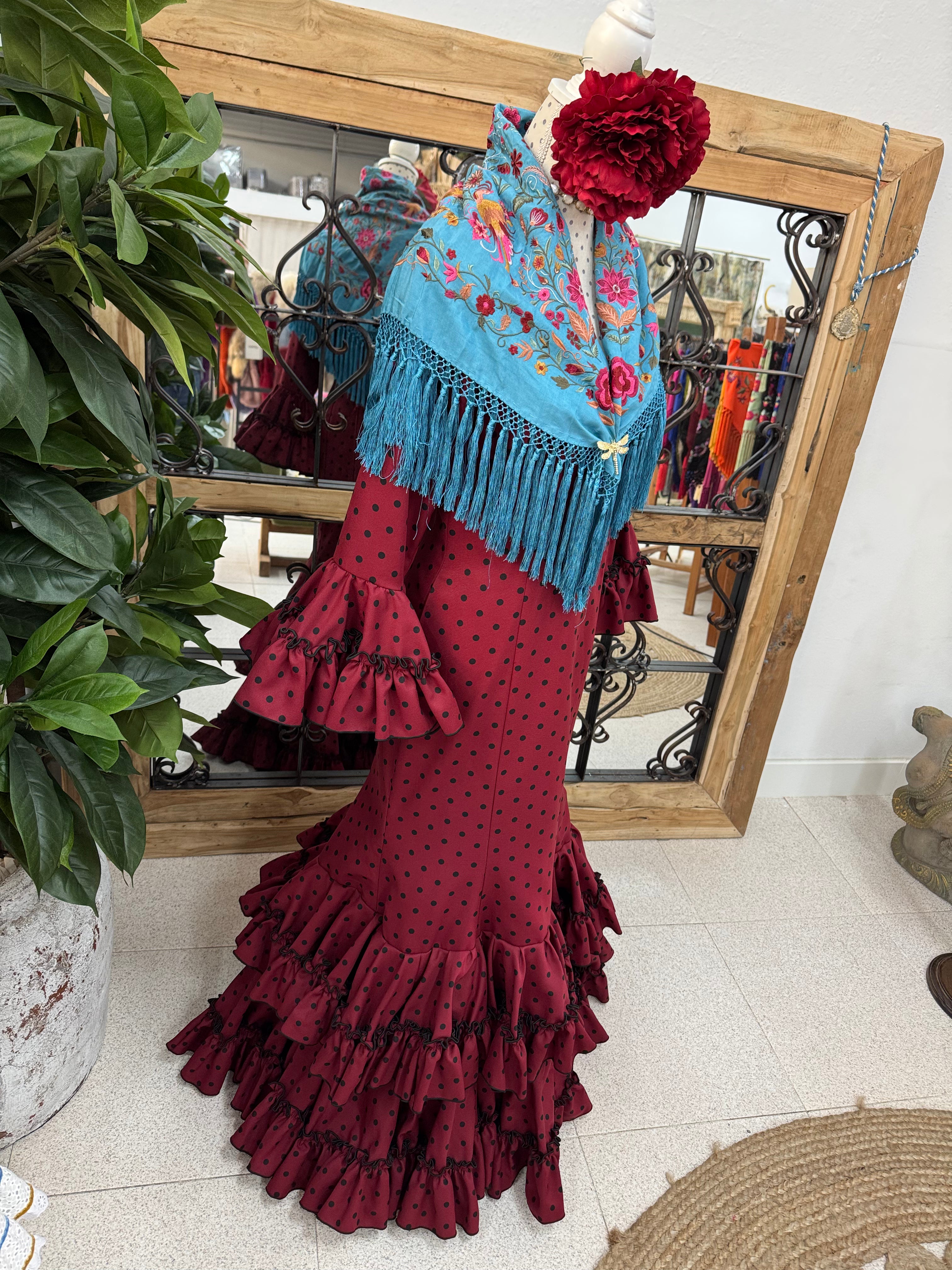 Traje de Flamenca Hinojos Burdeos lunar negro