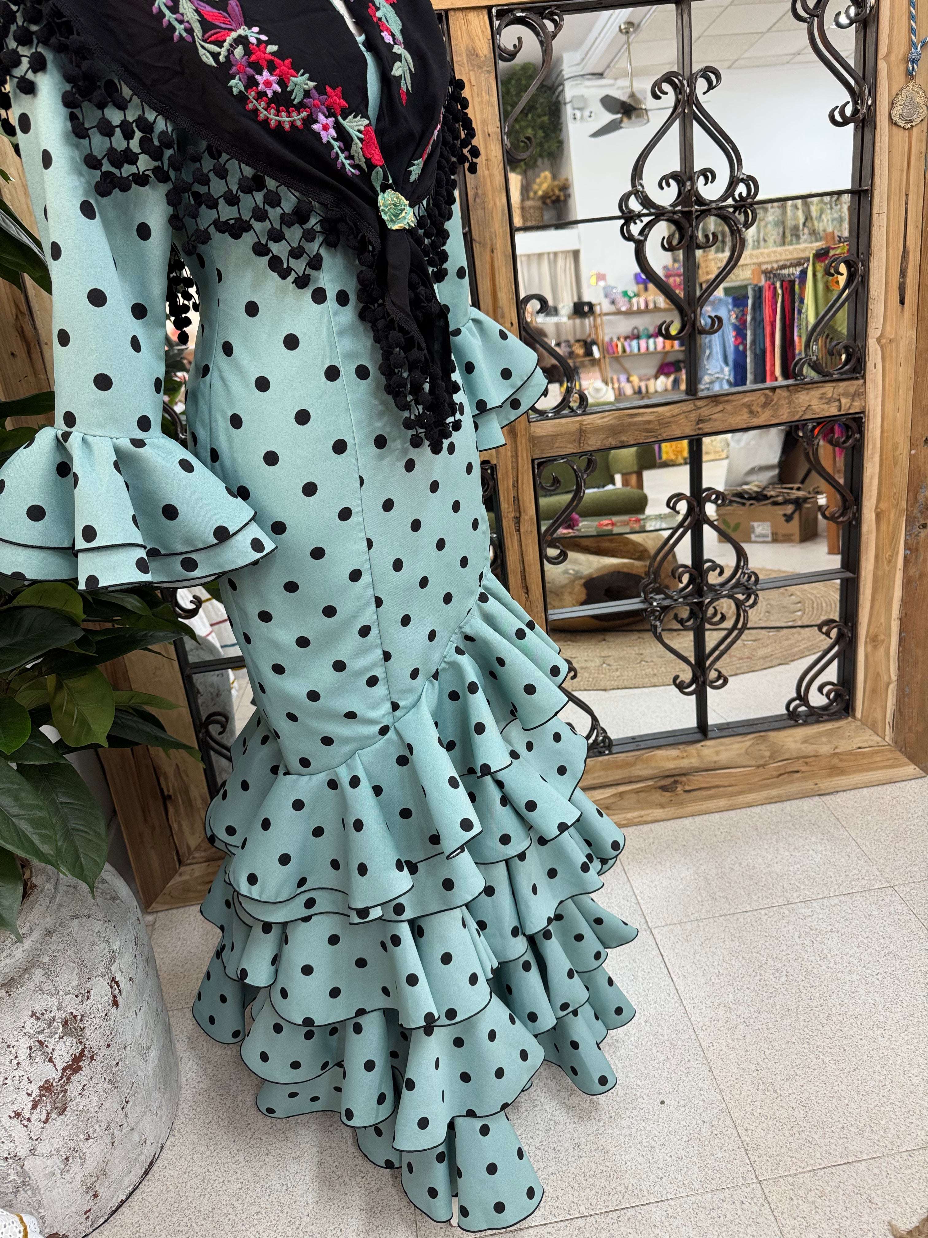 Traje de Flamenca Carmen Verde Jabonoso con lunar Negro