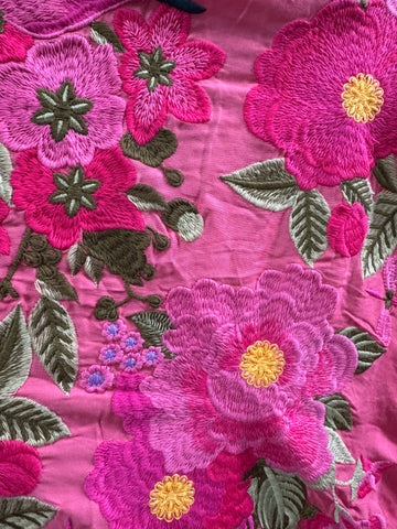 Mantoncillo Bordado en Seda Rosa