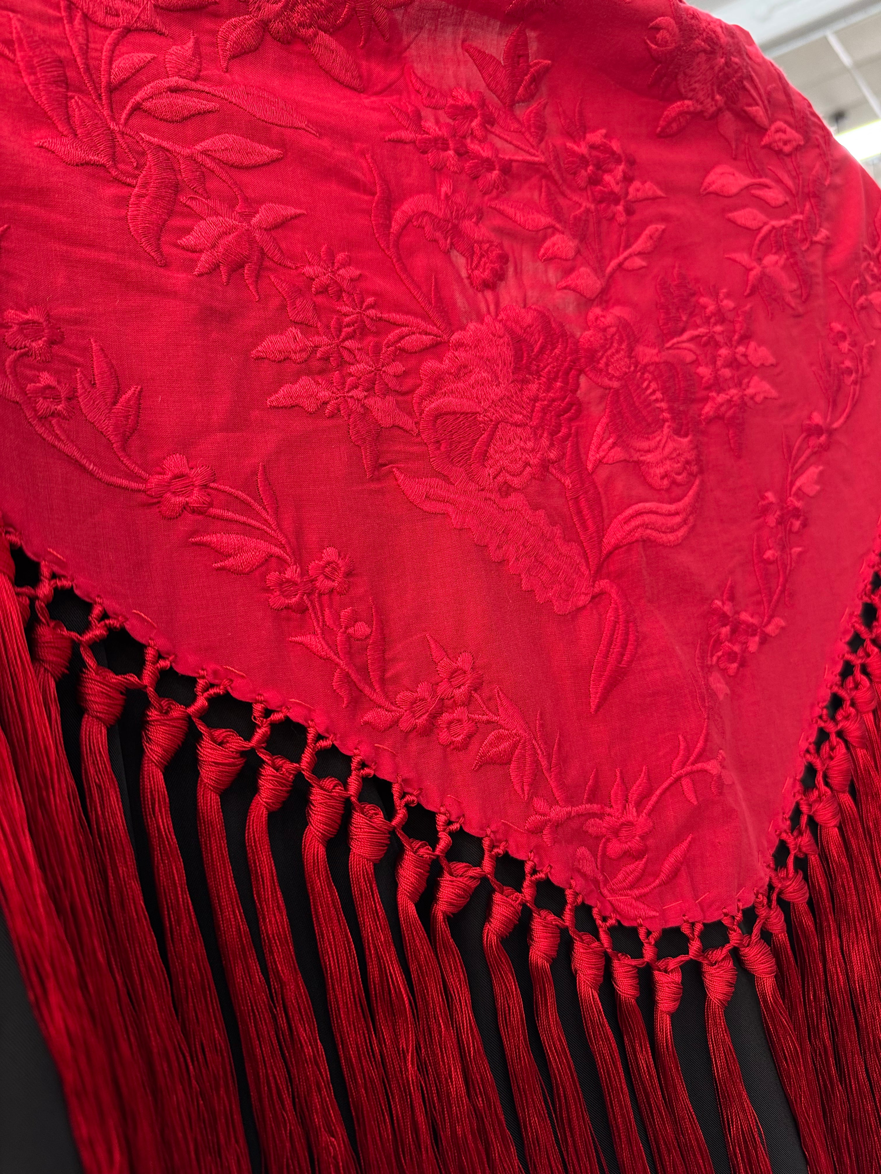 Mantoncillo Bordado en Algodón de Seda Monocolor Rojo